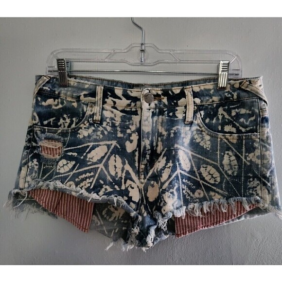 Free People 29 Bleach Wash Distressed Red Stripe Pocket Cutoff Denim Sexy Shorts - Picture 2 of 6